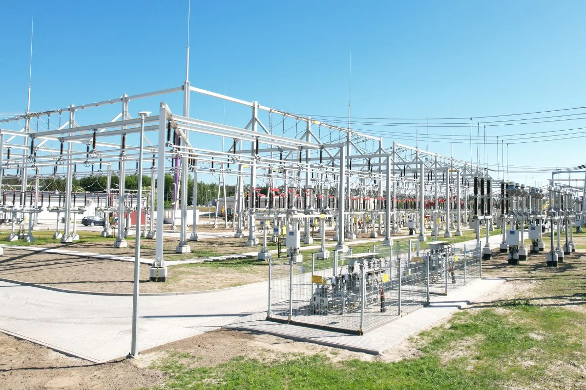 Stacja elektroenergetyczna GPZ Piątek 110/15 kV, rozdzielnia napowietrzna, realizacja BLR